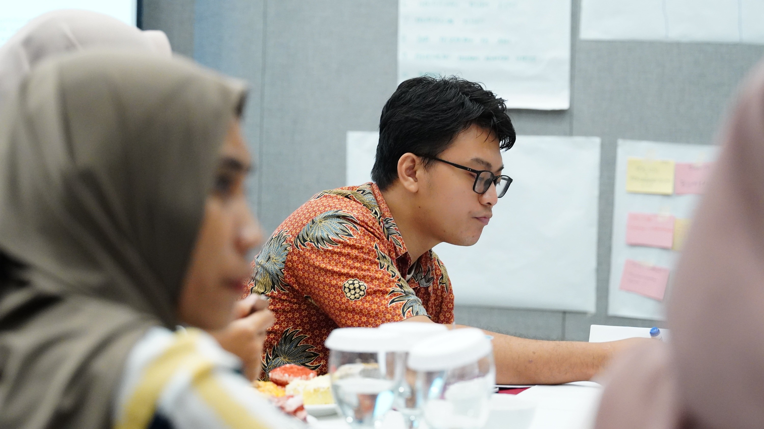 Collaborative group huddle during exercise