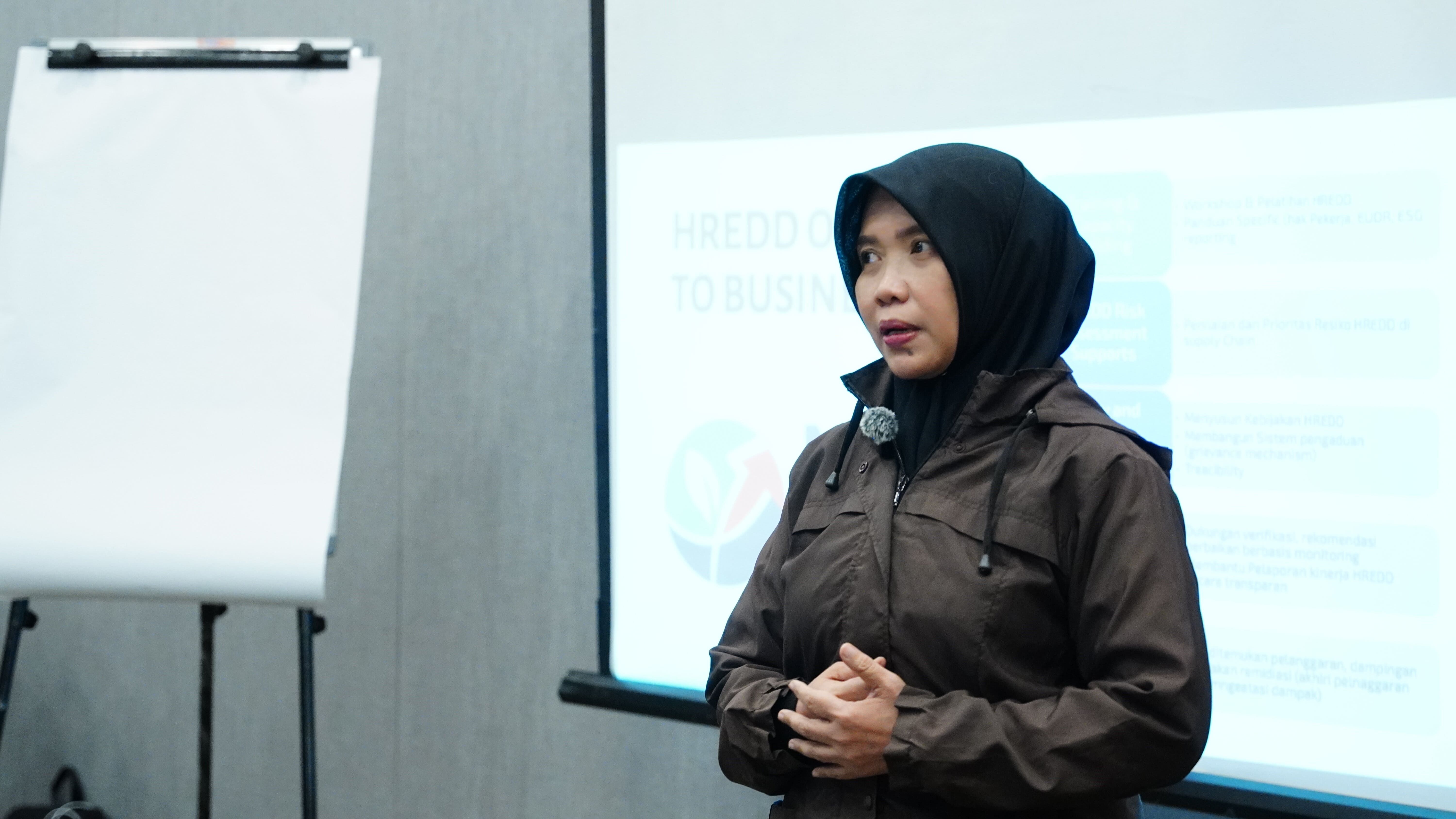 Participant briefing peers beside completed charts