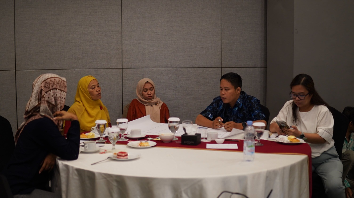 Facilitator guiding a collaborative exercise