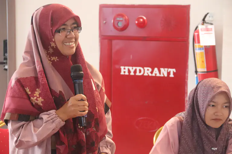 Erni addressing the cohort