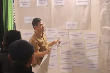 Cooperative leaders in dialogue