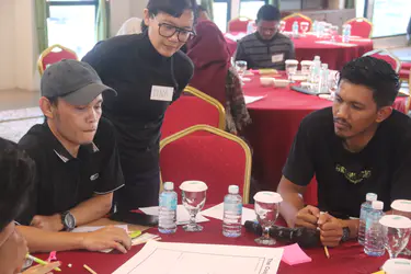 Group aligning on governance roles