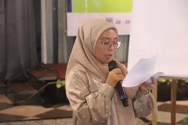 Leaders working on RACI mapping