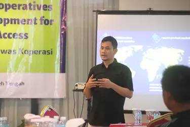 Participants reviewing governance risks together